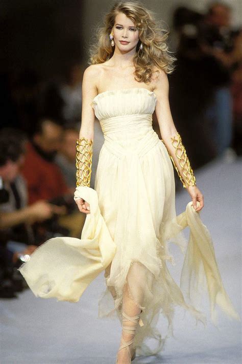 claudia schiffer 1992 chanel|claudia schiffer couture show.